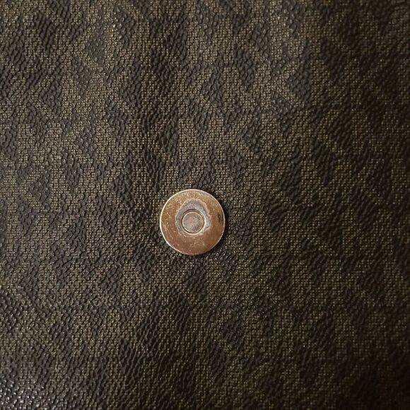 Michael Kors Tan Mott Logo Adjustable Buckle Magnet Crossbody and Zip Wallet - Picture 7 of 16